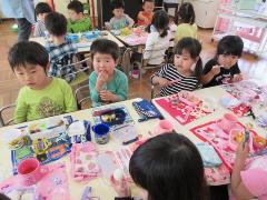 お弁当美味しいね（3歳児）