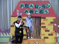 出ておいで　インタビューをしてるよ