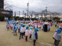 フォークダンスをしています