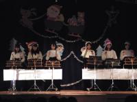 子ども達へベル演奏のプレゼントです
