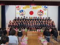 4・5歳児お別れの言葉をかけ合っています