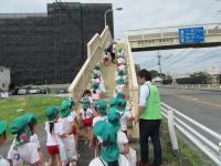 歩道橋の歩き方も教えてもらったよ