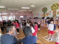 3歳児のお部屋　踊りも見てもらったよ