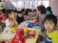 お家の人が作ってくれたお弁当美味しいな