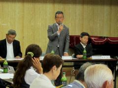 挨拶を述べる永田市長