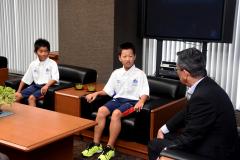 画像　（左から）松村君、岩瀬君、永田市長