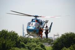 画像　県防災航空隊によるヘリコプター人命救助