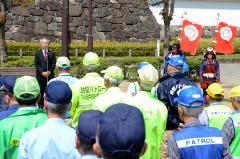 画像　挨拶を述べる加藤市長