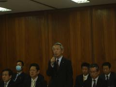 画像　挨拶を述べる加藤市長