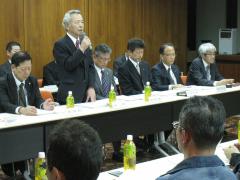 画像　挨拶を述べる加藤市長