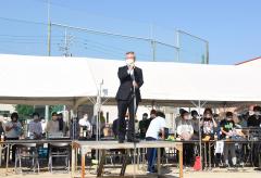 新川体育祭で挨拶を述べる永田市長画像