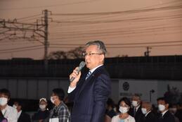 挨拶を述べる永田市長画像