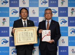 大橋副理事長（左）と永田市長（右）画像