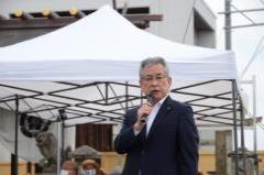 挨拶を述べる永田市長画像