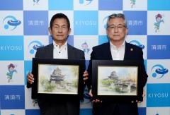 （左から）岡田氏と永田市長画像