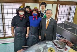 マグロ解体ショー画像