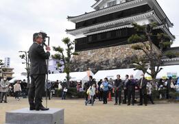 挨拶を述べる永田市長画像