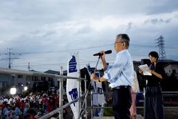 挨拶を述べる永田市長画像