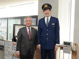 傳田選手（右）と永田市長画像