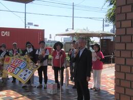 挨拶を述べる永田市長画像