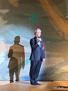 挨拶を述べる永田市長画像