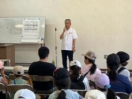 挨拶を述べる永田市長画像