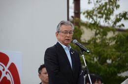挨拶を述べる永田市長画像