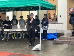 挨拶を述べる永田市長画像