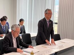 挨拶を述べる永田市長画像