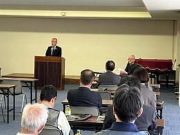 挨拶を述べる永田市長画像