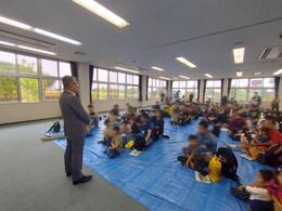 挨拶を述べる永田市長画像