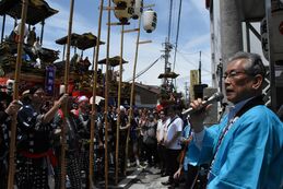 挨拶を述べる永田市長画像