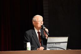 講演される小和田先生画像