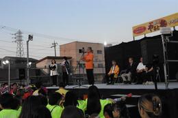 挨拶を述べる永田市長画像