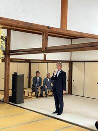 挨拶を述べる永田市長画像