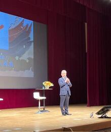 挨拶を述べる永田市長画像