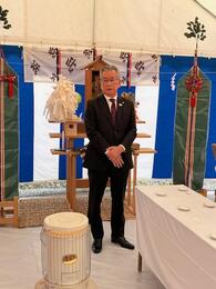 挨拶を述べる永田市長画像